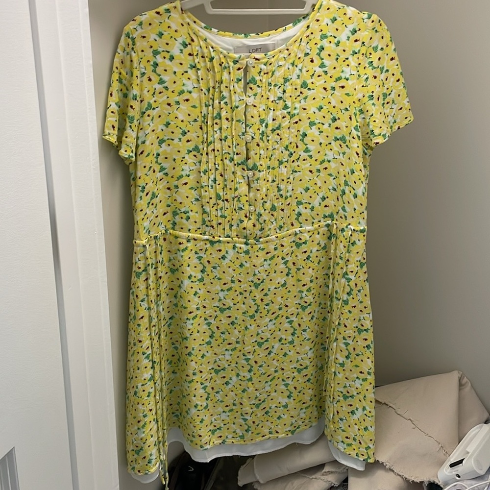 Loft Floral Pintucked Side Tie Dress yellow size medium liner shows underneath - Picture 10 of 11